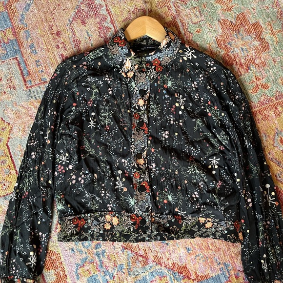 Zara Tops - Zara black floral cropped button down- medium